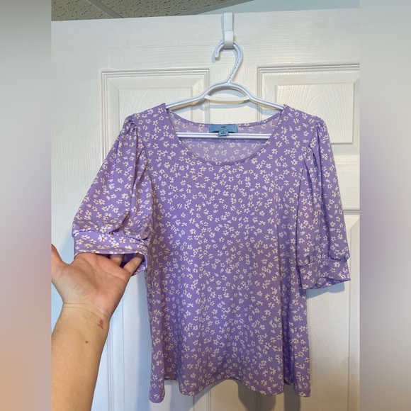 Cece Lilac Daisy Puff Sleeve Top Size Medium - Picture 3 of 6